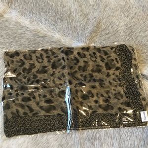 Brand new lightweight cheetah print scarf